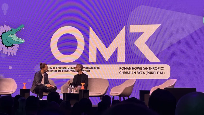 Roman Howe (Anthropic) und Christian Byza (Purple AI) im Gespräch auf der OMR 2026 Bühne, im Hintergrund 'Safety as a feature: Claude'